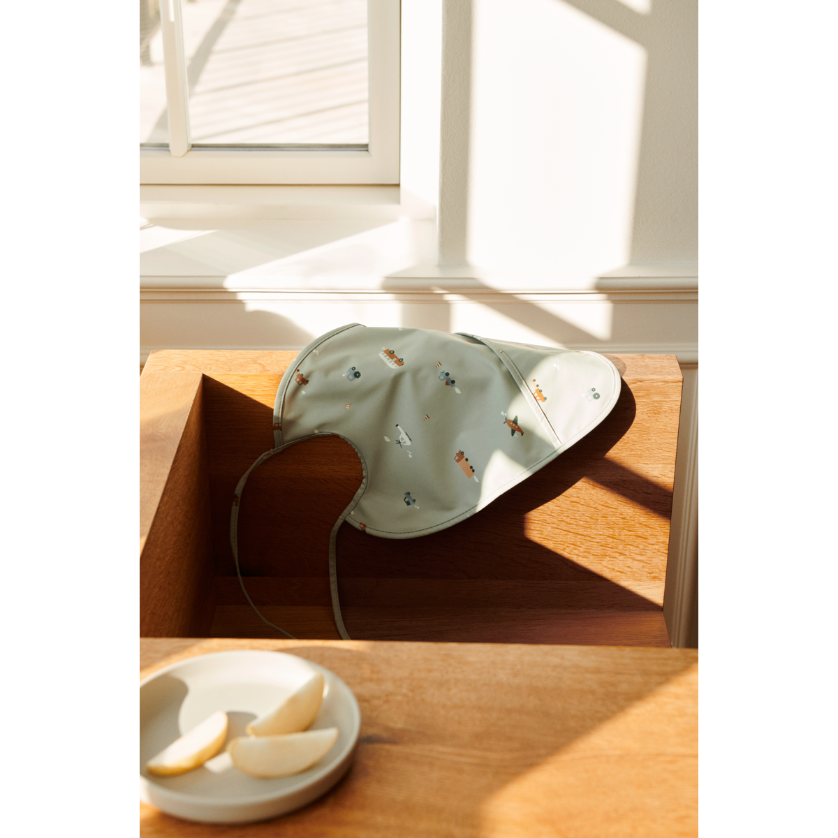 Lai Bib - Vehicles/dove blue mix
