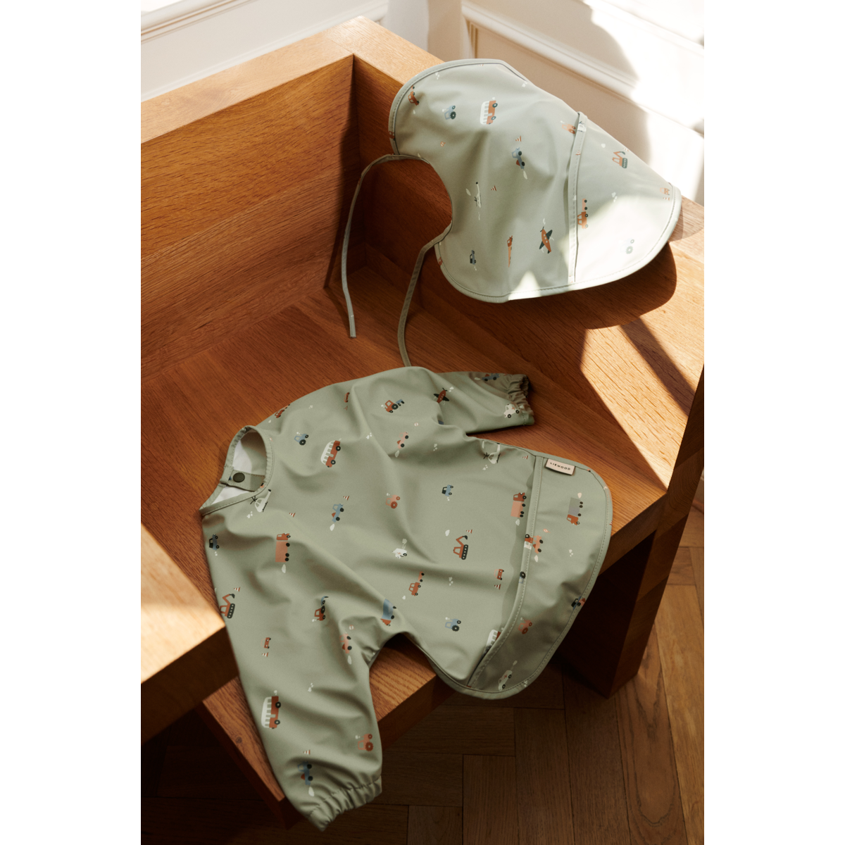 Lai Bib - Vehicles/dove blue mix