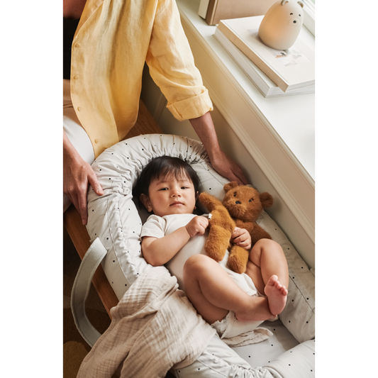 Gro Babylift and Baby Nest - Classic dot dumbo grey