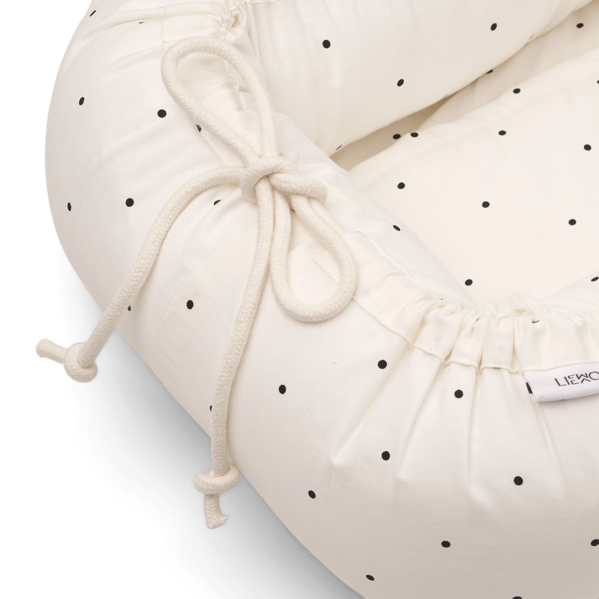 Gro Babylift and Baby Nest - Classic dot creme de la creme